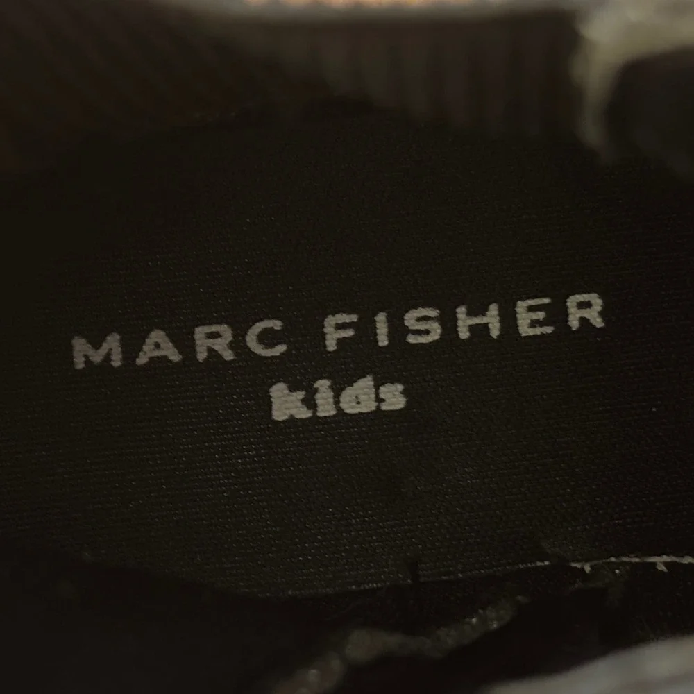 MARC FISHER Neely Chelsea Ankle Boots Black Kids Size 11 Lug Sole Side Zipper